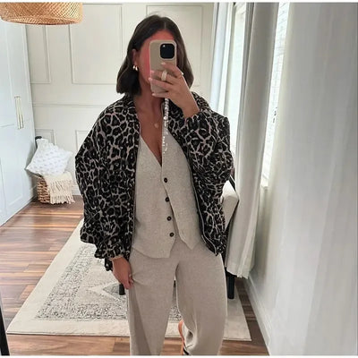 Jackie – The Bold Leopard Jacket